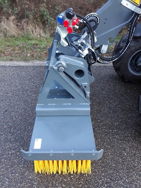 Kehrmaschine des Typs Bressel & Lade W05 2000 mm Euro mit Abstellhilfe, Vorführmaschine in Itterbeck (Bild 2)