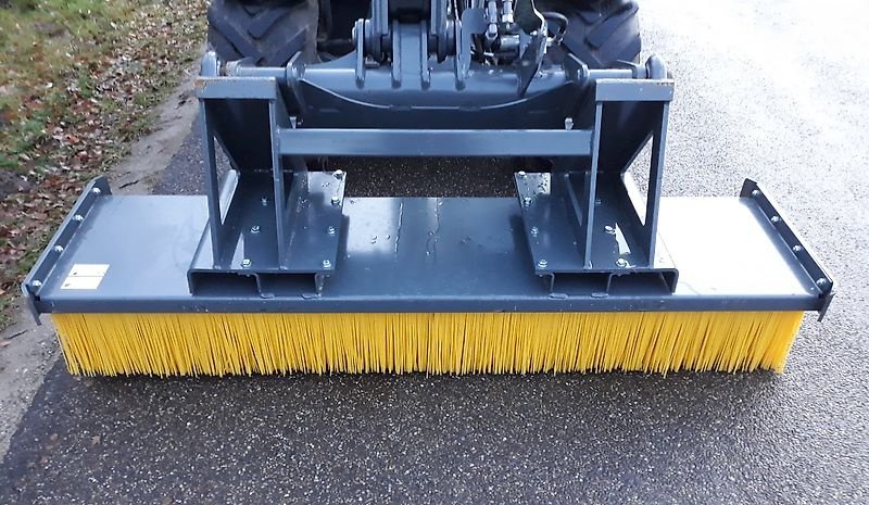 Kehrmaschine des Typs Bressel & Lade W05 2000 mm Euro mit Abstellhilfe, Neumaschine in Itterbeck (Bild 5)