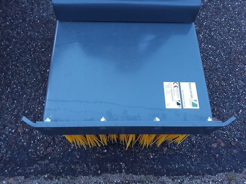 Kehrmaschine des Typs Bressel & Lade W05 2000 mm Euro mit Abstellhilfe, Neumaschine in Itterbeck (Bild 17)