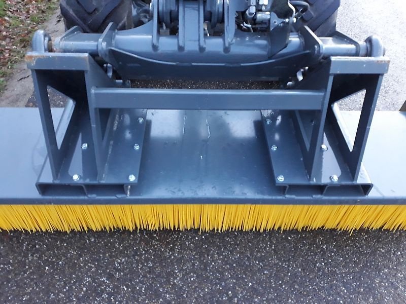 Kehrmaschine des Typs Bressel & Lade W05 2000 mm Euro mit Abstellhilfe, Neumaschine in Itterbeck (Bild 11)