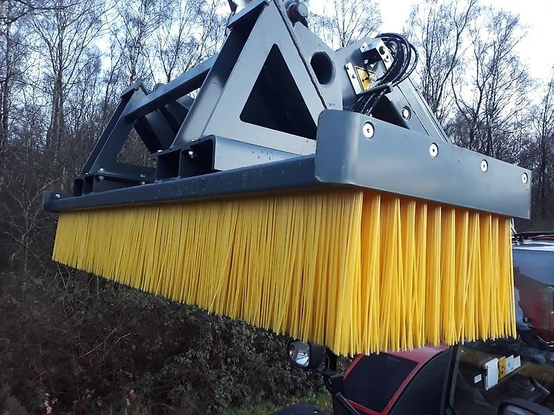 Kehrmaschine des Typs Bressel & Lade W05 2000 mm Euro mit Abstellhilfe, Neumaschine in Itterbeck (Bild 15)