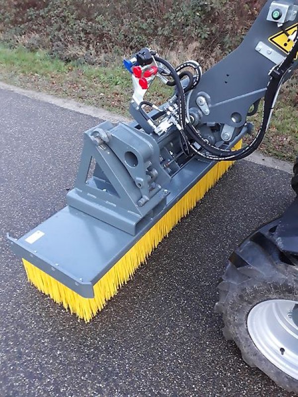 Kehrmaschine des Typs Bressel & Lade W05 2000 mm Euro mit Abstellhilfe, Neumaschine in Itterbeck (Bild 3)