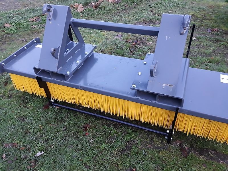 Kehrmaschine des Typs Bressel & Lade W05 2000 mm Euro mit Abstellhilfe, Neumaschine in Itterbeck (Bild 8)