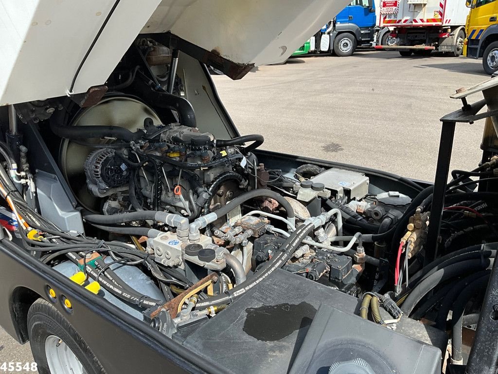 Kehrmaschine типа Bucher Citycat 2020 with 3-rd brush, Gebrauchtmaschine в ANDELST (Фотография 10)