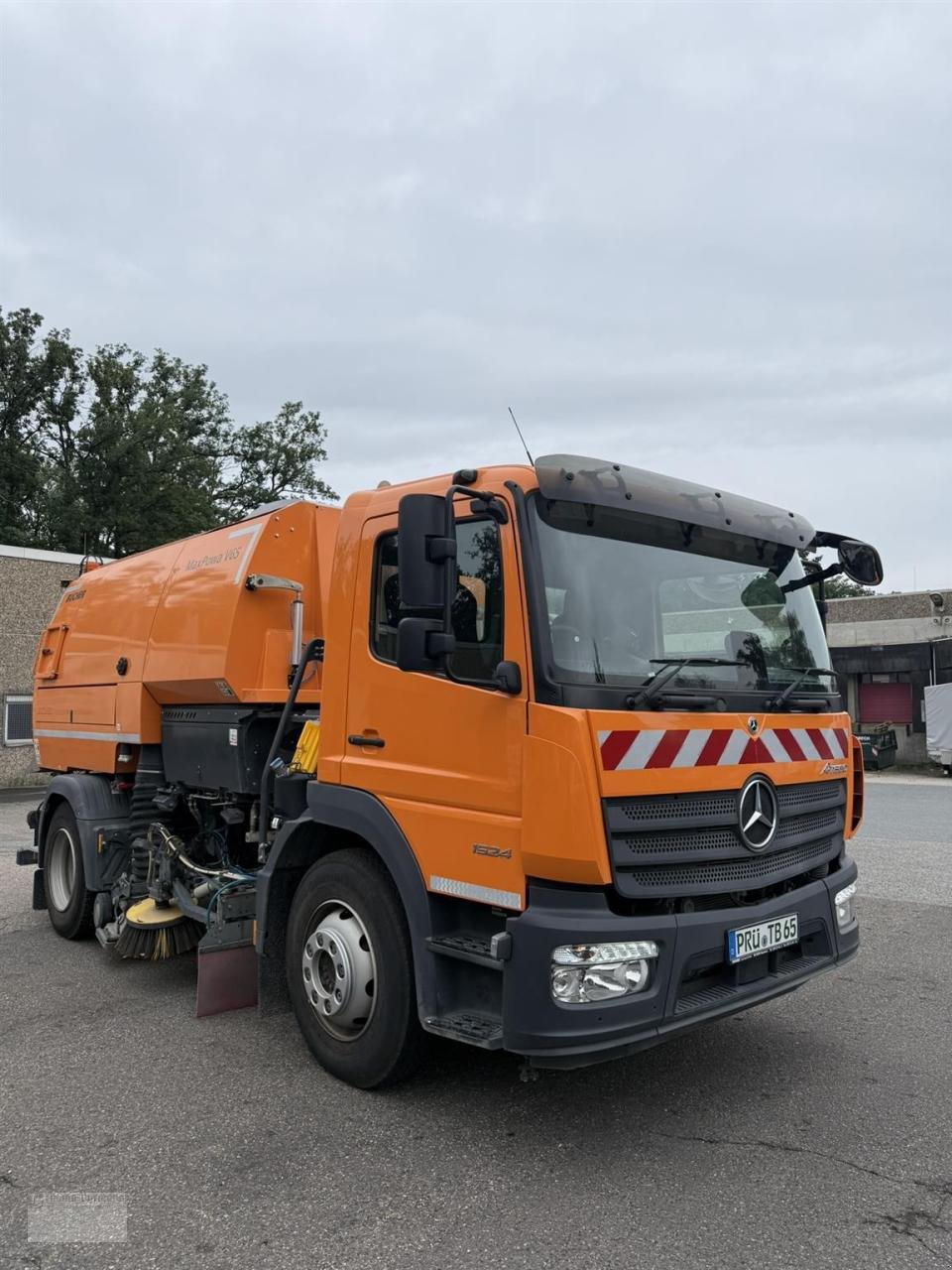 Kehrmaschine of the type Bucher V65h MaxPowa Atego 1324, Gebrauchtmaschine in Neu-Isenburg (Picture 3)