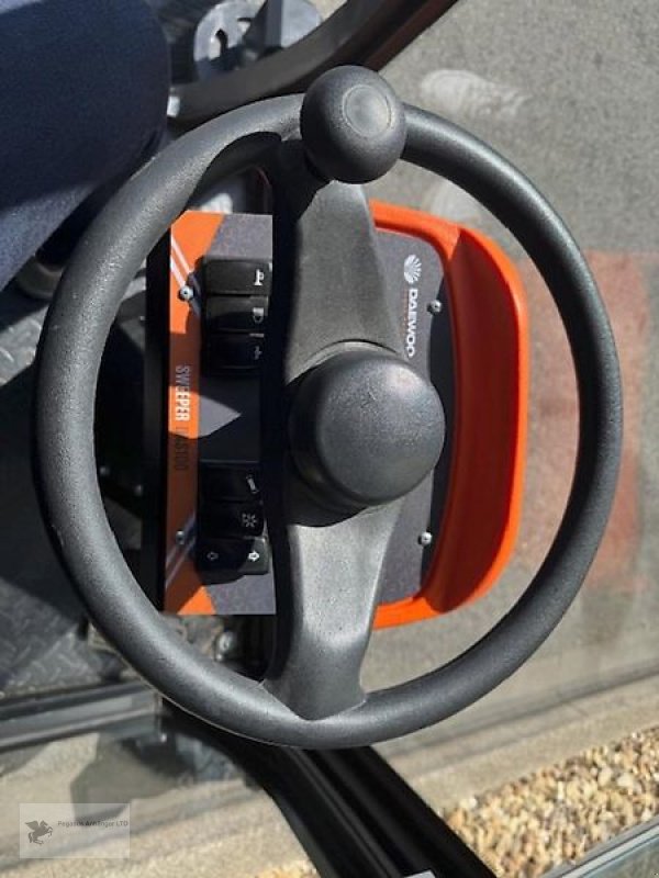 Kehrmaschine des Typs Daewoo DAS 100 Kehrmaschine elektrisch mit Kabine, Gebrauchtmaschine in Gevelsberg (Bild 5)