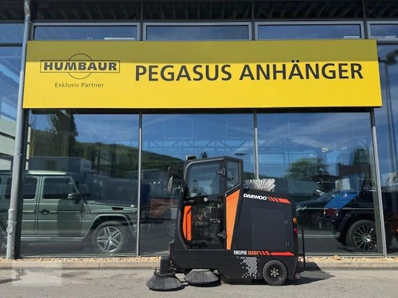 Kehrmaschine от тип Daewoo DAS 100 Kehrmaschine elektrisch mit Kabine, Gebrauchtmaschine в Gevelsberg (Снимка 1)