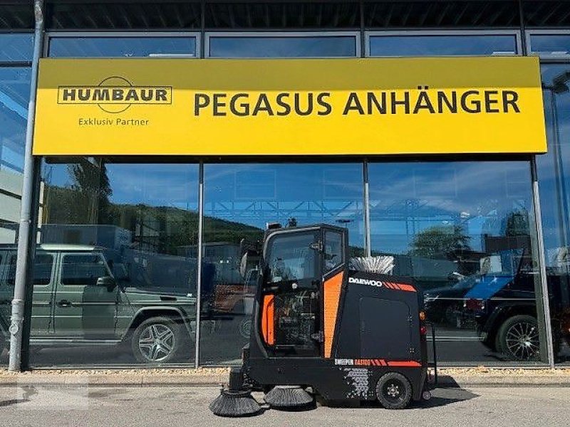 Kehrmaschine des Typs Daewoo DAS 100  Kehrmaschine Kabine elektrisch, Gebrauchtmaschine in Gevelsberg (Bild 1)