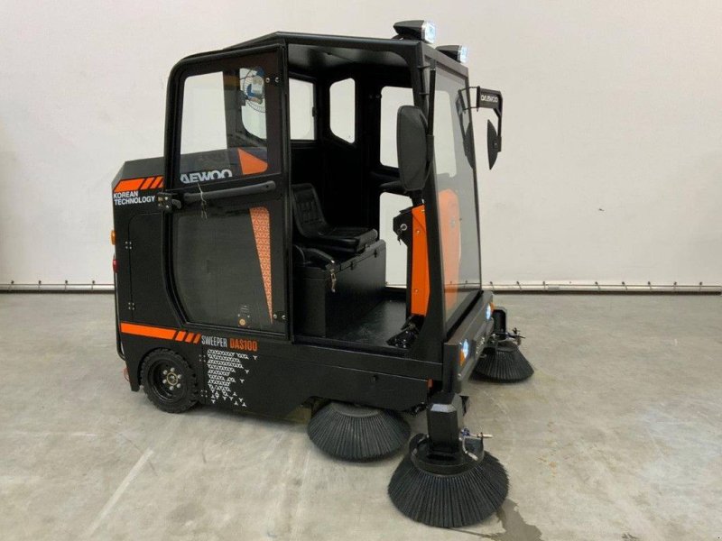 Daewoo DAS100, Neumaschine, Baujahr: 2024 (Bild 1) Kehrmaschine des Typs Daewoo DAS100, Neumaschine in Antwerpen (Bild 1)