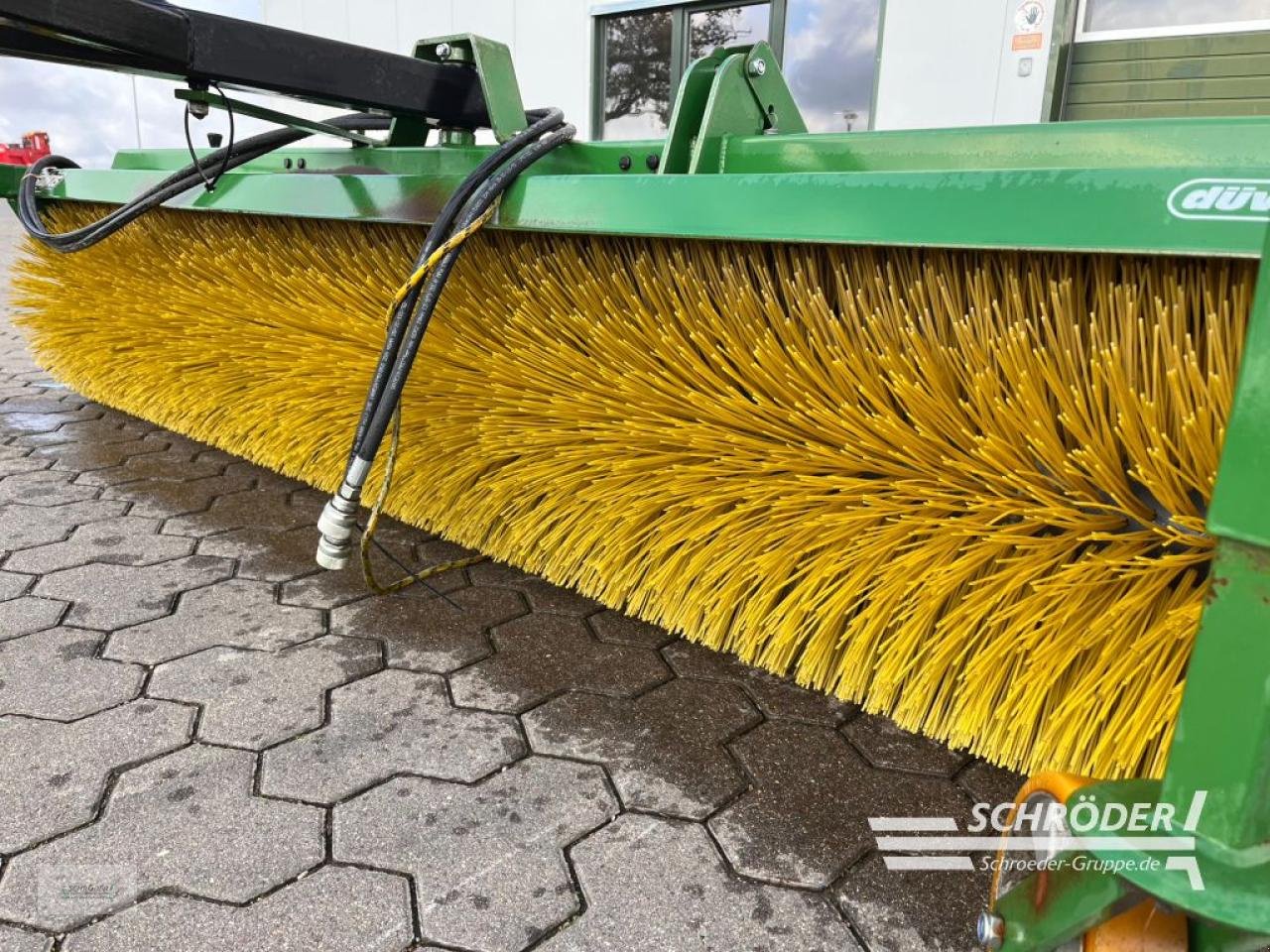 Kehrmaschine des Typs Düvelsdorf DKW 2,70 M 3-PUNKT KEHRMASCHINE, Gebrauchtmaschine in Leizen (Bild 4)