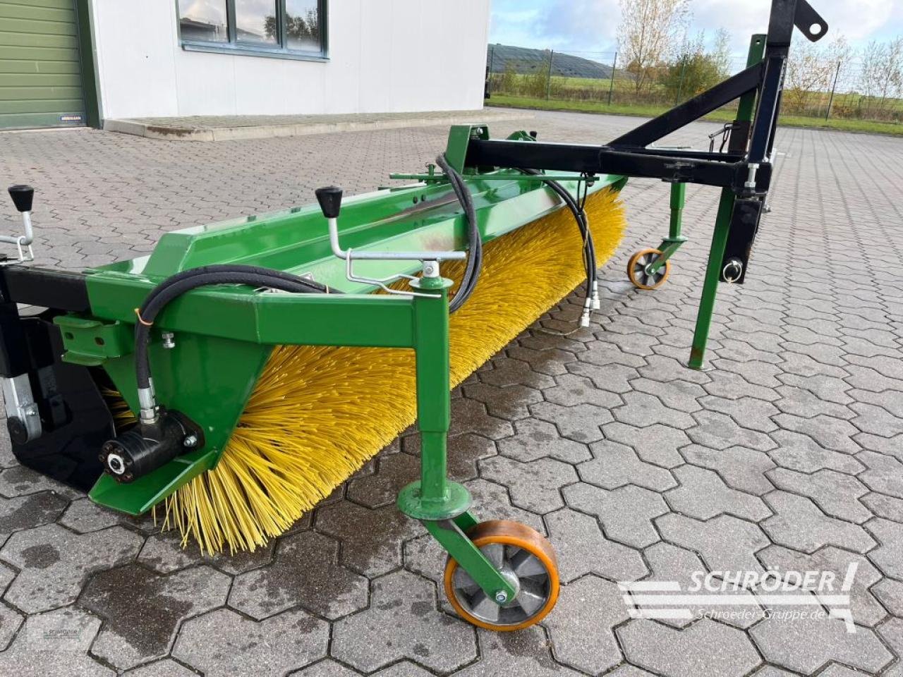 Kehrmaschine des Typs Düvelsdorf DKW 2,70 M 3-PUNKT KEHRMASCHINE, Gebrauchtmaschine in Leizen (Bild 5)