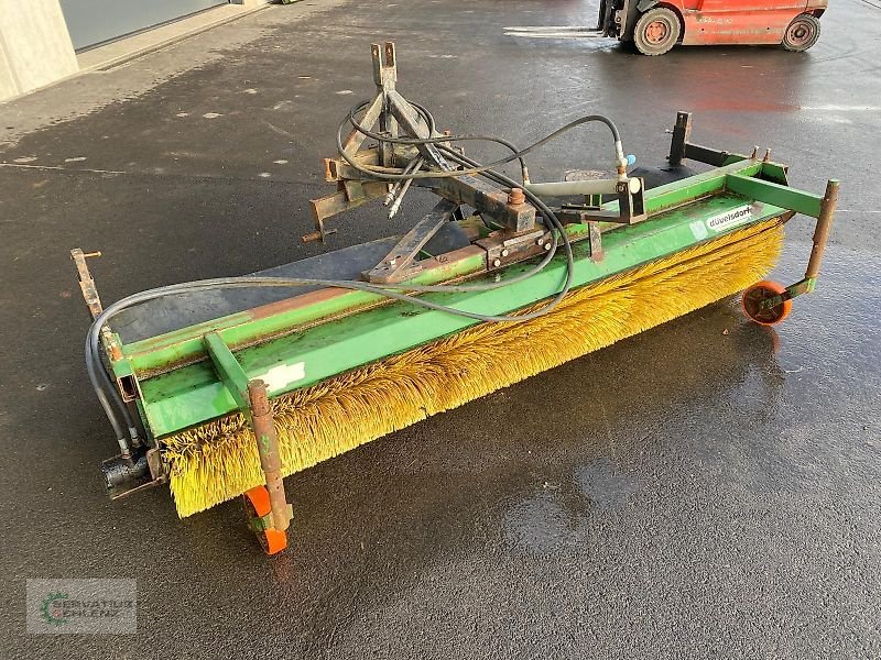 Kehrmaschine del tipo Düvelsdorf Düvelsdorf DKWB27 Kehrmaschine 2,7m Heck, Gebrauchtmaschine en Rittersdorf (Imagen 2)