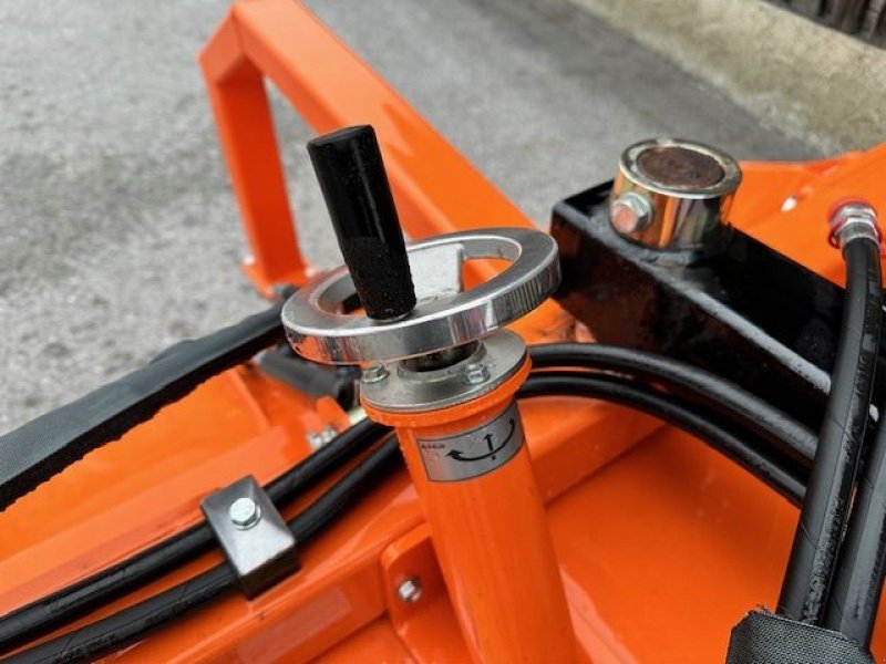 Kehrmaschine des Typs Eco Kehrmaschine WS160 zu Hoflader Euroaufnahme, Neumaschine in Tamsweg (Bild 7)