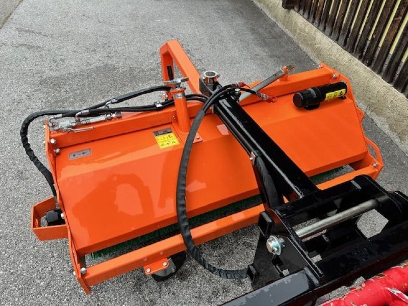 Kehrmaschine des Typs Eco Kehrmaschine WS160 zu Hoflader Euroaufnahme, Neumaschine in Tamsweg (Bild 4)