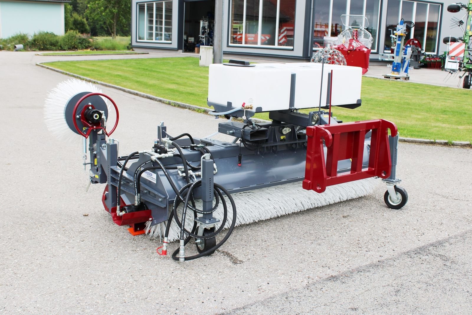 Kehrmaschine des Typs FK Machinery Kehrmaschine 2300 hydro, Neumaschine in Neukirchen am Walde  (Bild 3)
