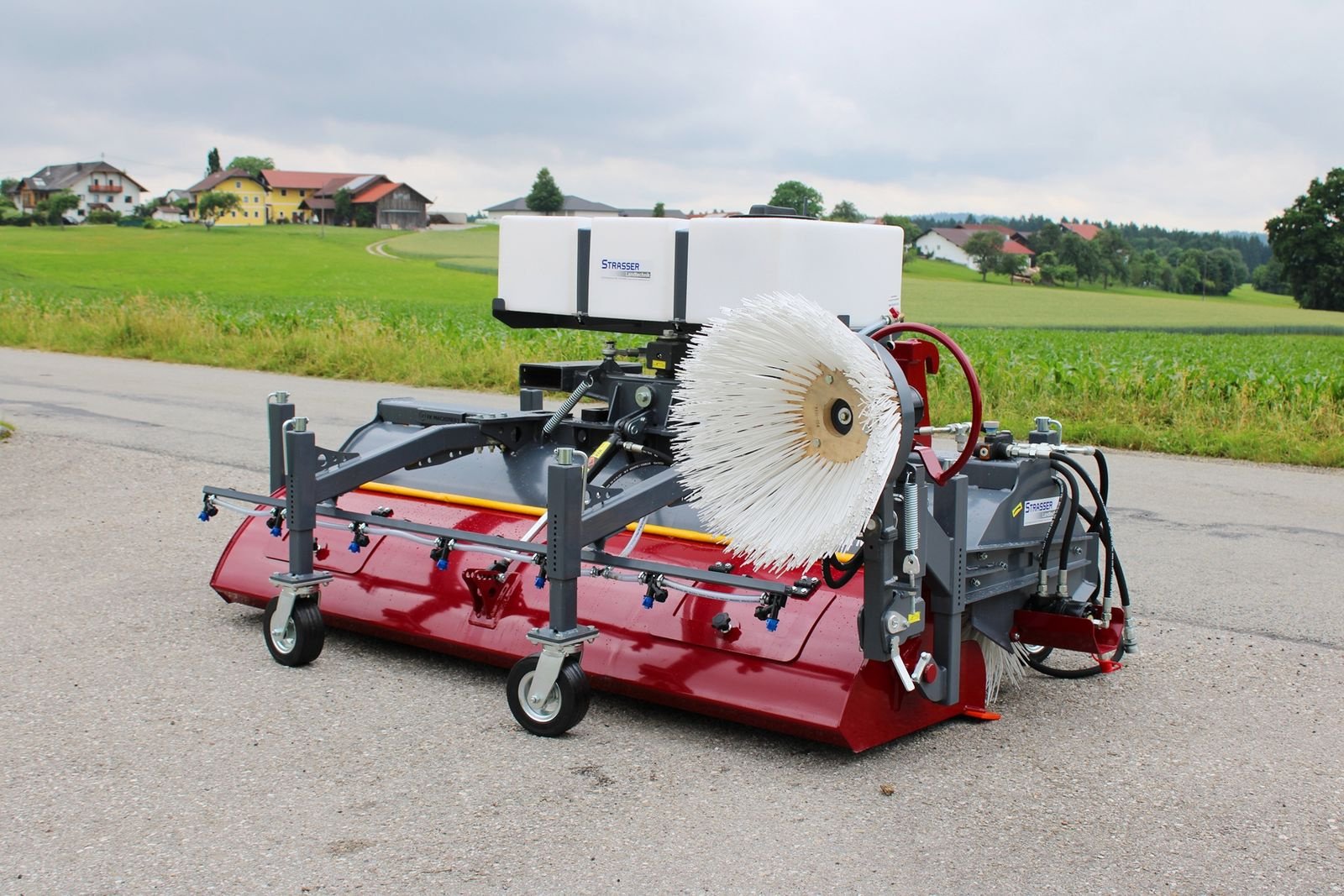 Kehrmaschine des Typs FK Machinery Kehrmaschine 2300 hydro, Neumaschine in Neukirchen am Walde  (Bild 2)