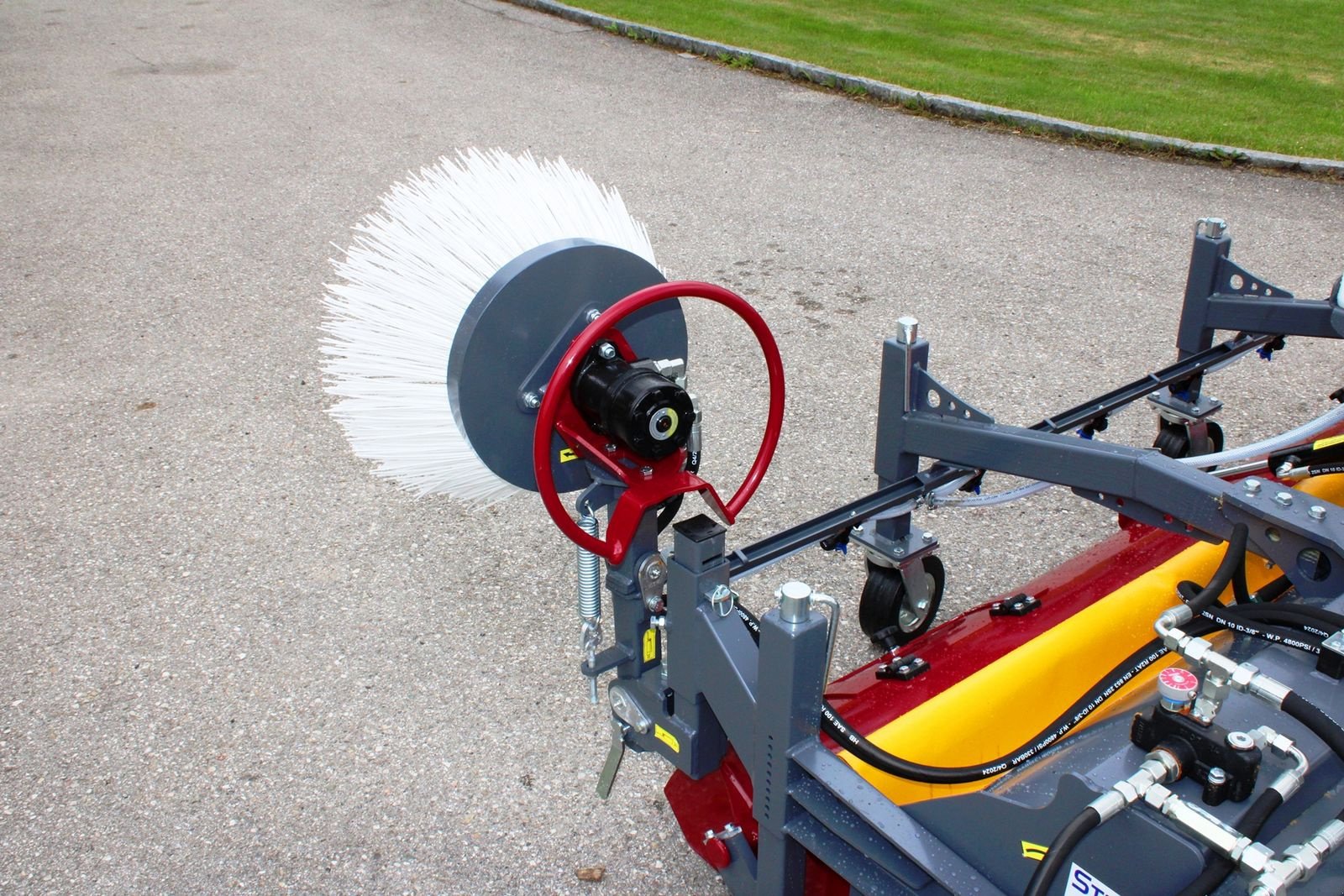 Kehrmaschine des Typs FK Machinery Kehrmaschine 2300 hydro, Neumaschine in Neukirchen am Walde  (Bild 10)