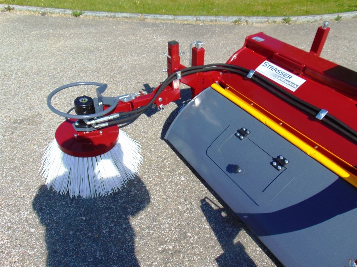 Kehrmaschine des Typs FK Machinery Kehrmaschine 2300 kombi, Neumaschine in Neukirchen am Walde  (Bild 6)