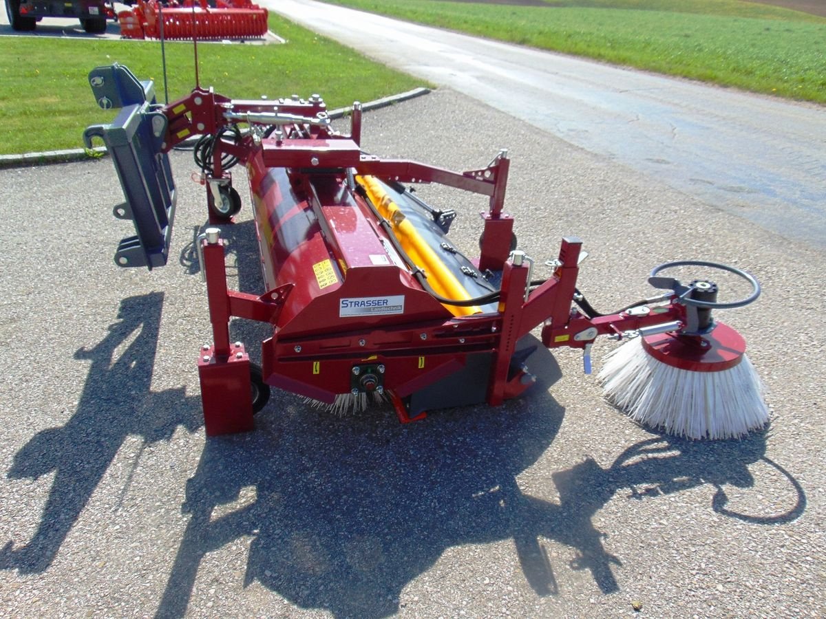 Kehrmaschine des Typs FK Machinery Kehrmaschine 2300 kombi, Neumaschine in Neukirchen am Walde  (Bild 4)