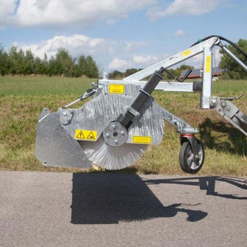 Kehrmaschine des Typs Fliegl 2,3m Kehrmaschine Aktion sofort verfügbar.., Neumaschine in Liebenau (Bild 3)