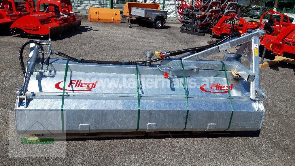 Kehrmaschine des Typs Fliegl ECONOMY 2300, Neumaschine in Aschbach (Bild 1)