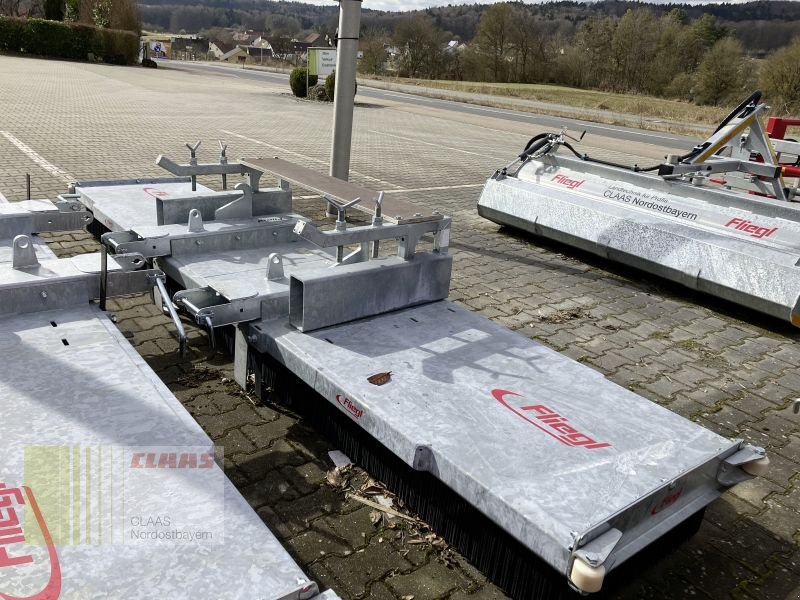 Kehrmaschine του τύπου Fliegl KEBFLI400005 LÖWE 4.000MM, Neumaschine σε Schwend (Φωτογραφία 6)