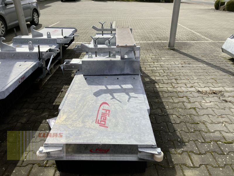 Kehrmaschine του τύπου Fliegl KEBFLI400005 LÖWE 4.000MM, Neumaschine σε Schwend (Φωτογραφία 4)