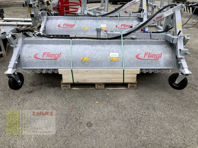 Kehrmaschine del tipo Fliegl KEHECO240000 ECONOMY 2.300MM, Neumaschine In Hof (Immagine 2)