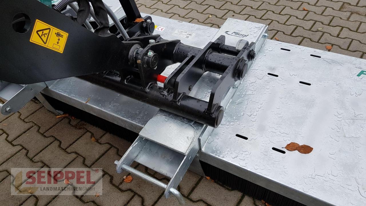 Kehrmaschine tip Fliegl KEHRBESEN 2500MM VERZINKT LÖWE, Neumaschine in Groß-Umstadt (Poză 2)