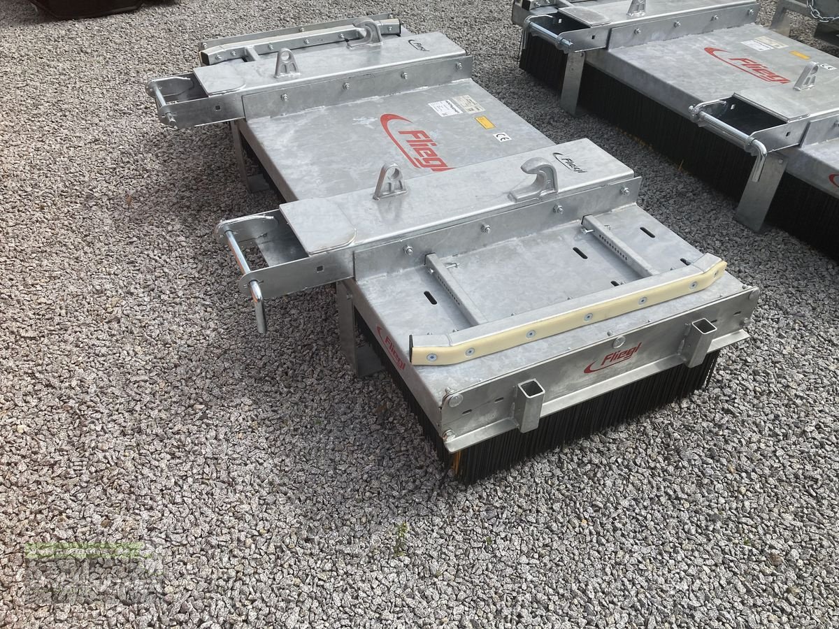 Kehrmaschine des Typs Fliegl Kehrbesen Löwe 2000, Neumaschine in Kronstorf (Bild 7)