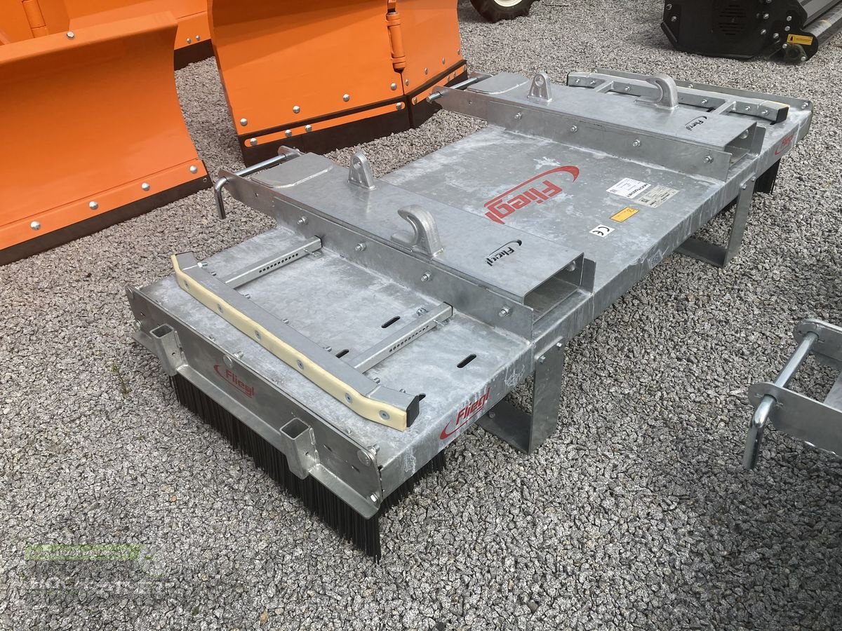 Kehrmaschine des Typs Fliegl Kehrbesen Löwe 2000, Neumaschine in Kronstorf (Bild 9)