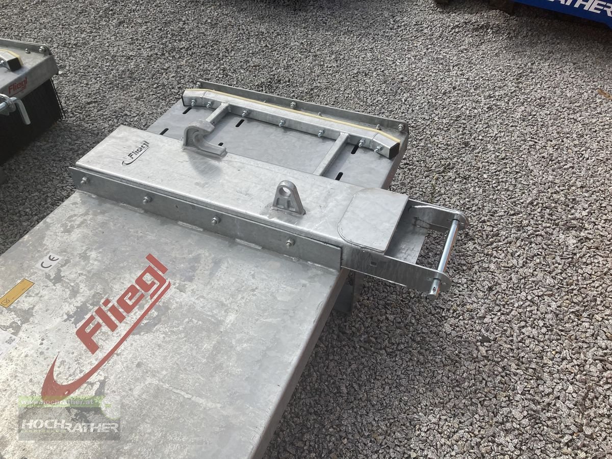 Kehrmaschine des Typs Fliegl Kehrbesen Löwe 2000, Neumaschine in Kronstorf (Bild 5)