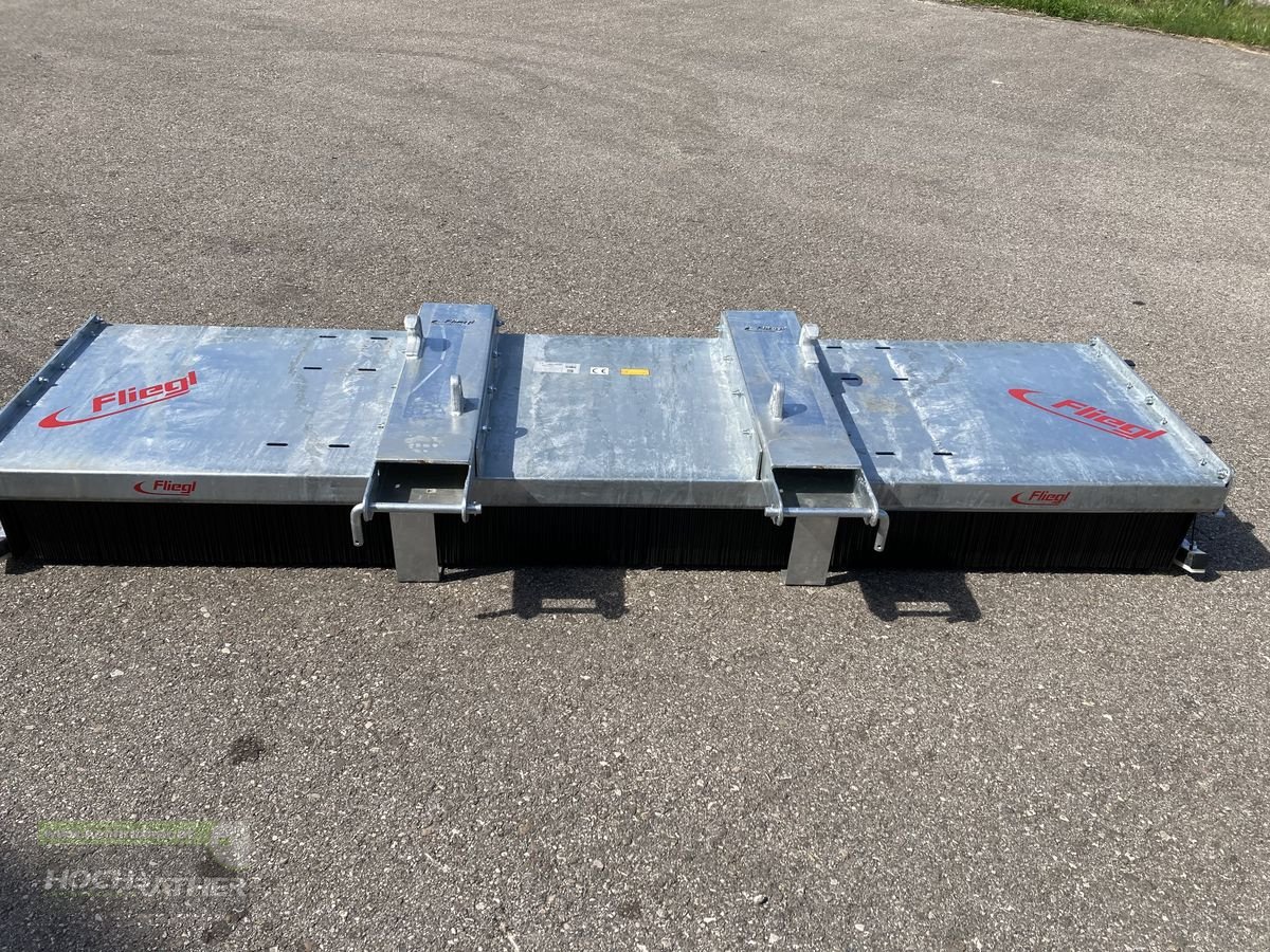 Kehrmaschine des Typs Fliegl Kehrbesen Löwe, Neumaschine in Kronstorf (Bild 7)