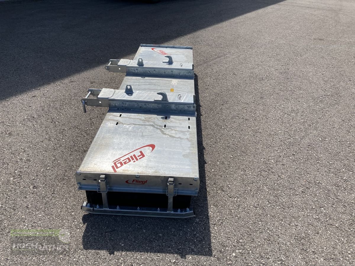 Kehrmaschine des Typs Fliegl Kehrbesen Löwe, Neumaschine in Kronstorf (Bild 4)