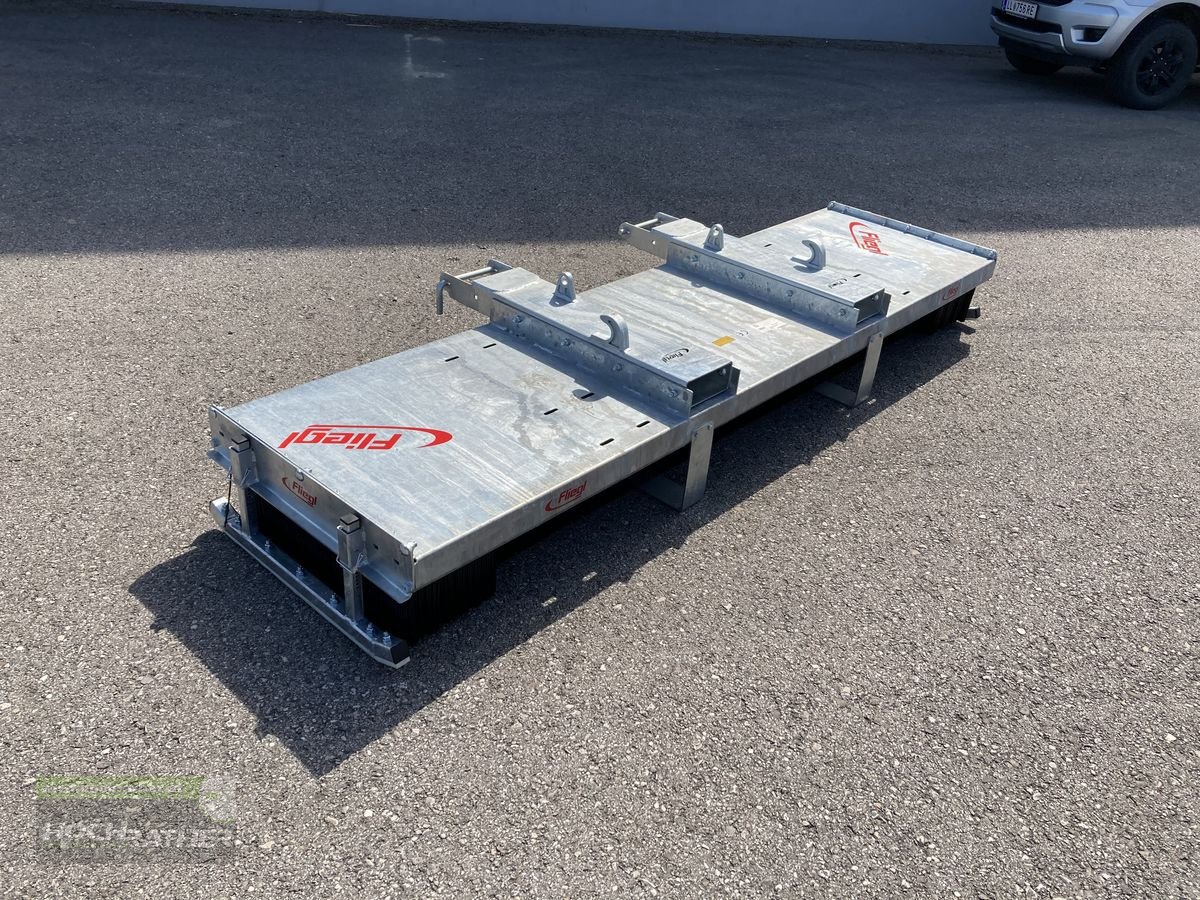 Kehrmaschine des Typs Fliegl Kehrbesen Löwe, Neumaschine in Kronstorf (Bild 3)