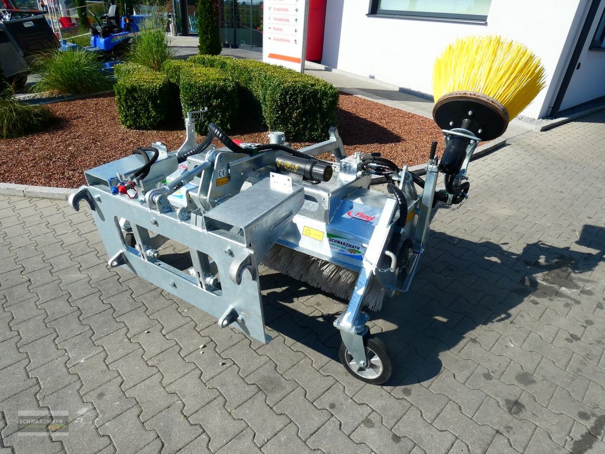 Kehrmaschine des Typs Fliegl Kehrmaschine 1550 Euro, Neumaschine in Gampern (Bild 2)