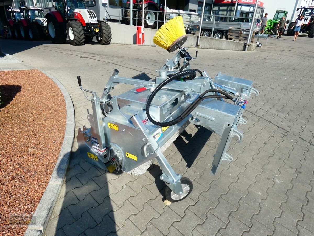 Kehrmaschine des Typs Fliegl Kehrmaschine 1550 Euro, Neumaschine in Gampern (Bild 3)