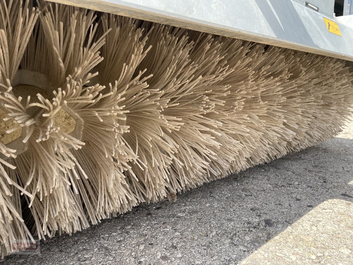 Kehrmaschine des Typs Fliegl Kehrmaschine Typ 500, Neumaschine in Wieselburg Land (Bild 5)