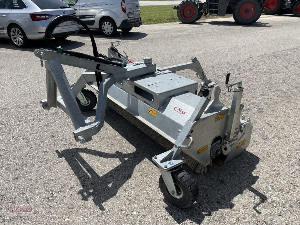 Kehrmaschine des Typs Fliegl Kehrmaschine Typ 500, Neumaschine in Wieselburg Land (Bild 8)