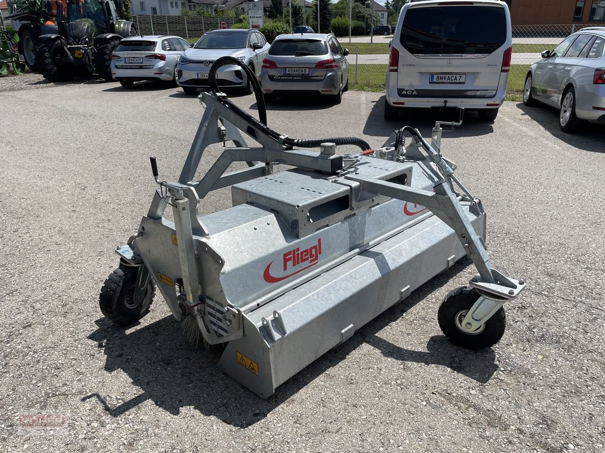 Kehrmaschine des Typs Fliegl Kehrmaschine Typ 500, Neumaschine in Wieselburg Land (Bild 9)