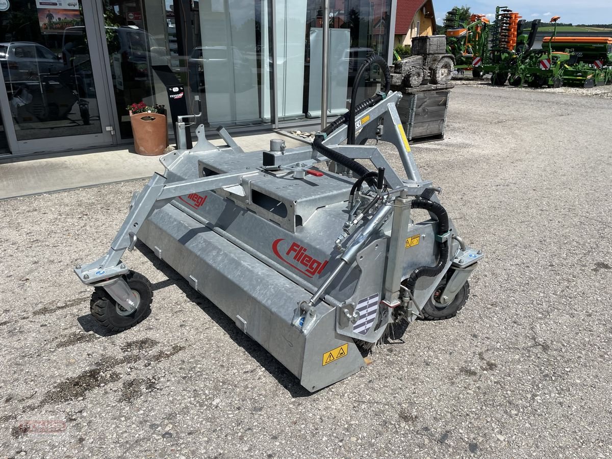 Kehrmaschine des Typs Fliegl Kehrmaschine Typ 500, Neumaschine in Wieselburg Land (Bild 11)