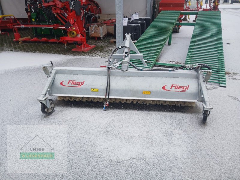 Kehrmaschine del tipo Fliegl Kehrmaschine, Gebrauchtmaschine en Feldbach