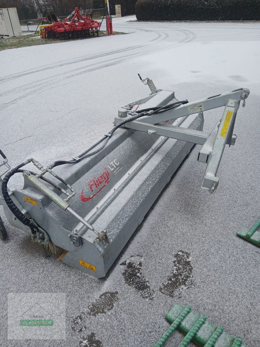 Kehrmaschine типа Fliegl Kehrmaschine, Gebrauchtmaschine в Feldbach (Фотография 2)