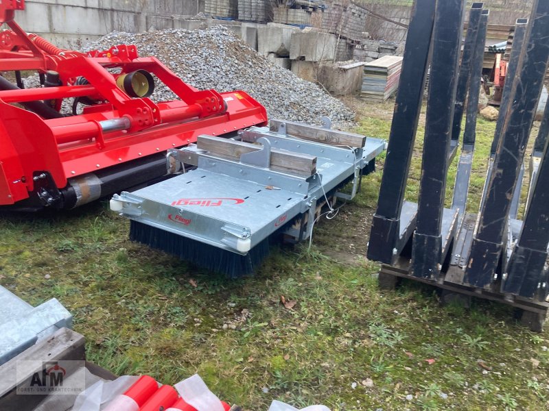 Kehrmaschine des Typs Fliegl Löwe 2500, Neumaschine in Bodenwöhr/ Taxöldern (Bild 1)