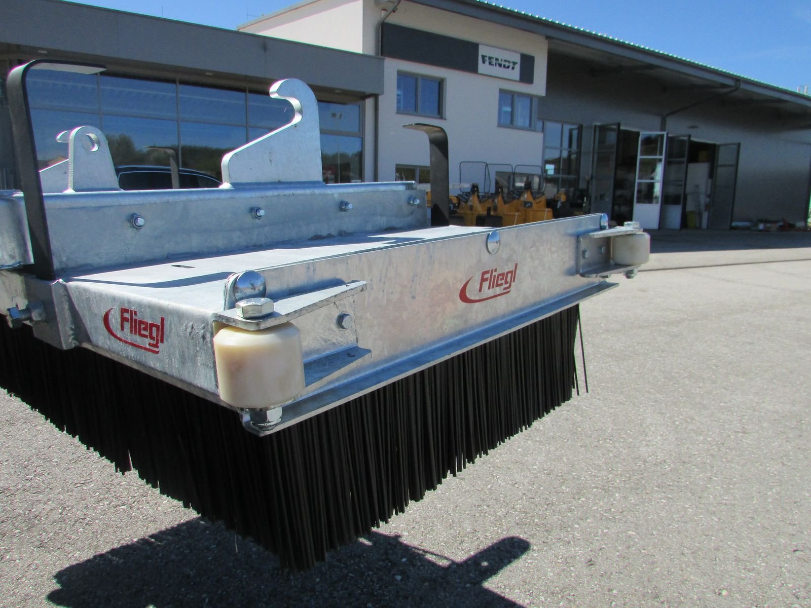 Kehrmaschine of the type Fliegl Löwe 2m, Gebrauchtmaschine in Saxen (Picture 8)