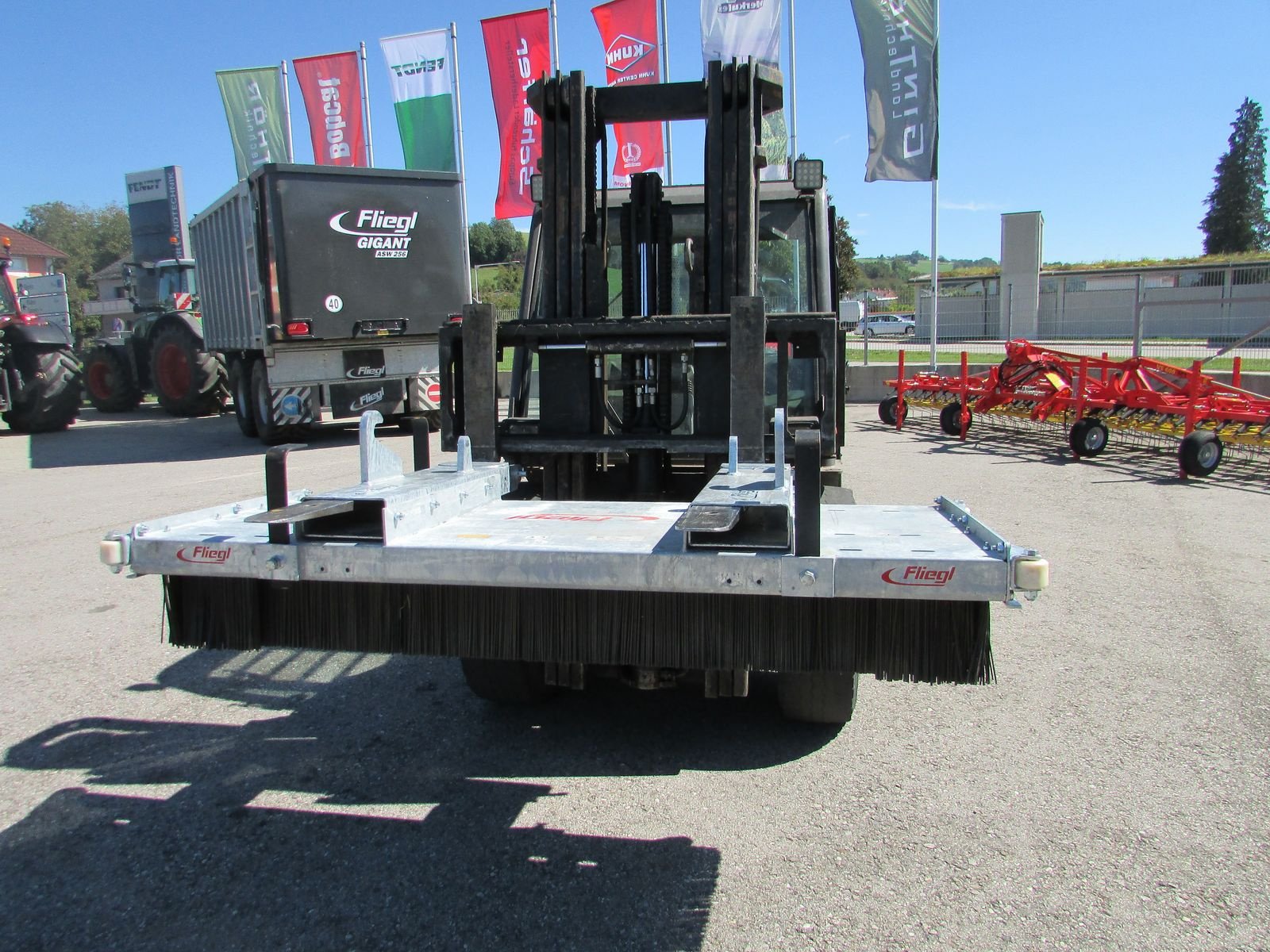 Kehrmaschine of the type Fliegl Löwe 2m, Gebrauchtmaschine in Saxen (Picture 3)