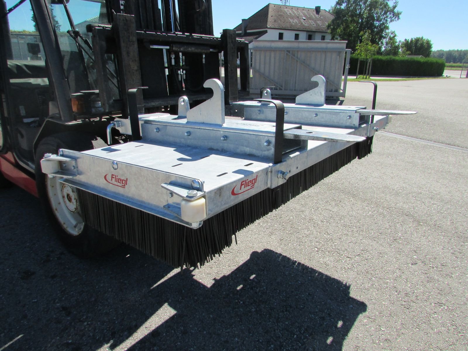 Kehrmaschine of the type Fliegl Löwe 2m, Gebrauchtmaschine in Saxen (Picture 5)