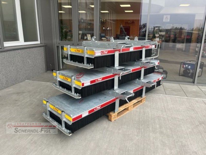 Kehrmaschine des Typs Fliegl Löwe, Neumaschine in St.Margarethen (Bild 2)