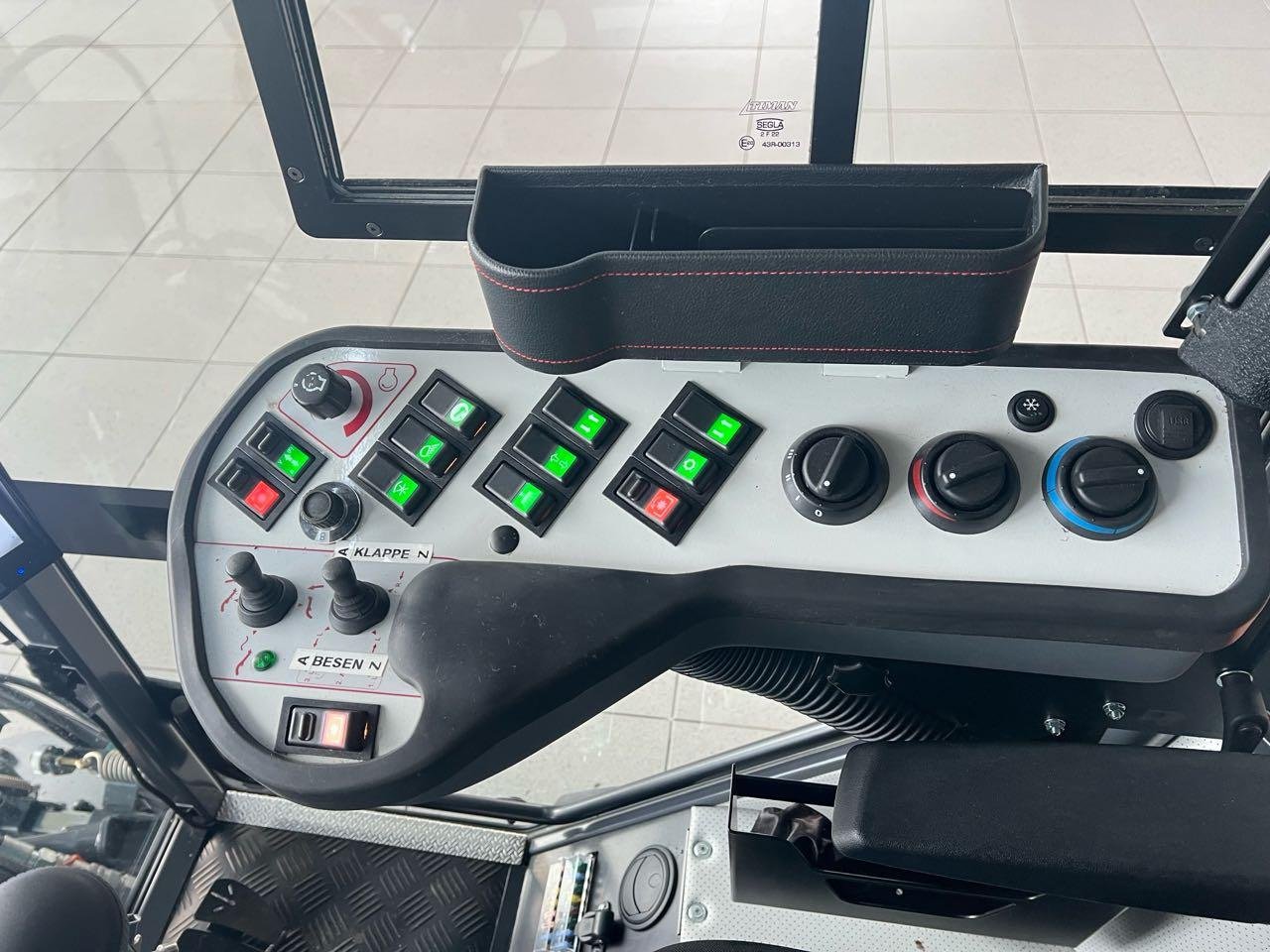 Kehrmaschine des Typs Hako Citymaster 400, Gebrauchtmaschine in Beckum (Bild 4)