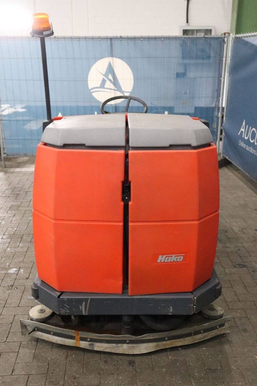 Kehrmaschine des Typs Hako Hakomatic B310 R CL, Gebrauchtmaschine in Antwerpen (Bild 5)